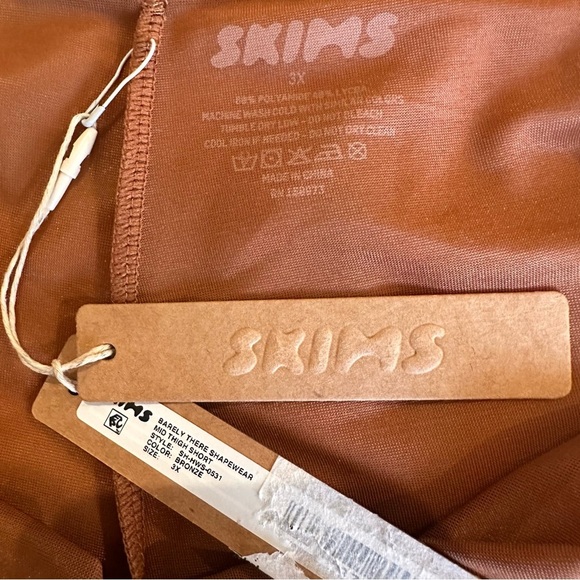 Skims NWT Barely There Mid Thigh Short 3x - Picture 5 of 6